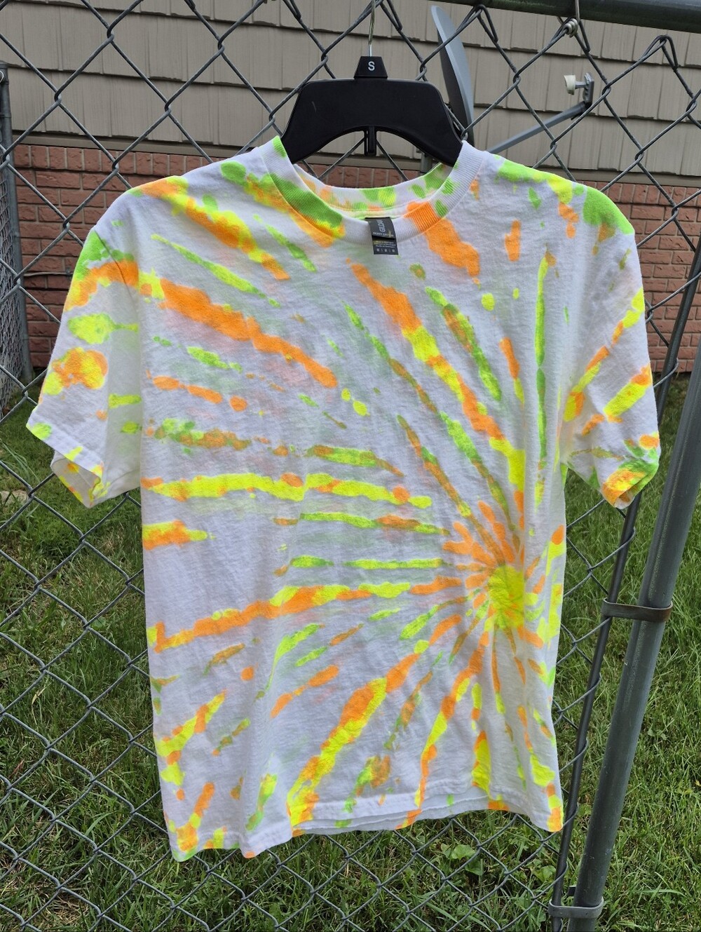 Unisex Mediuml Tie-Dye Shirt